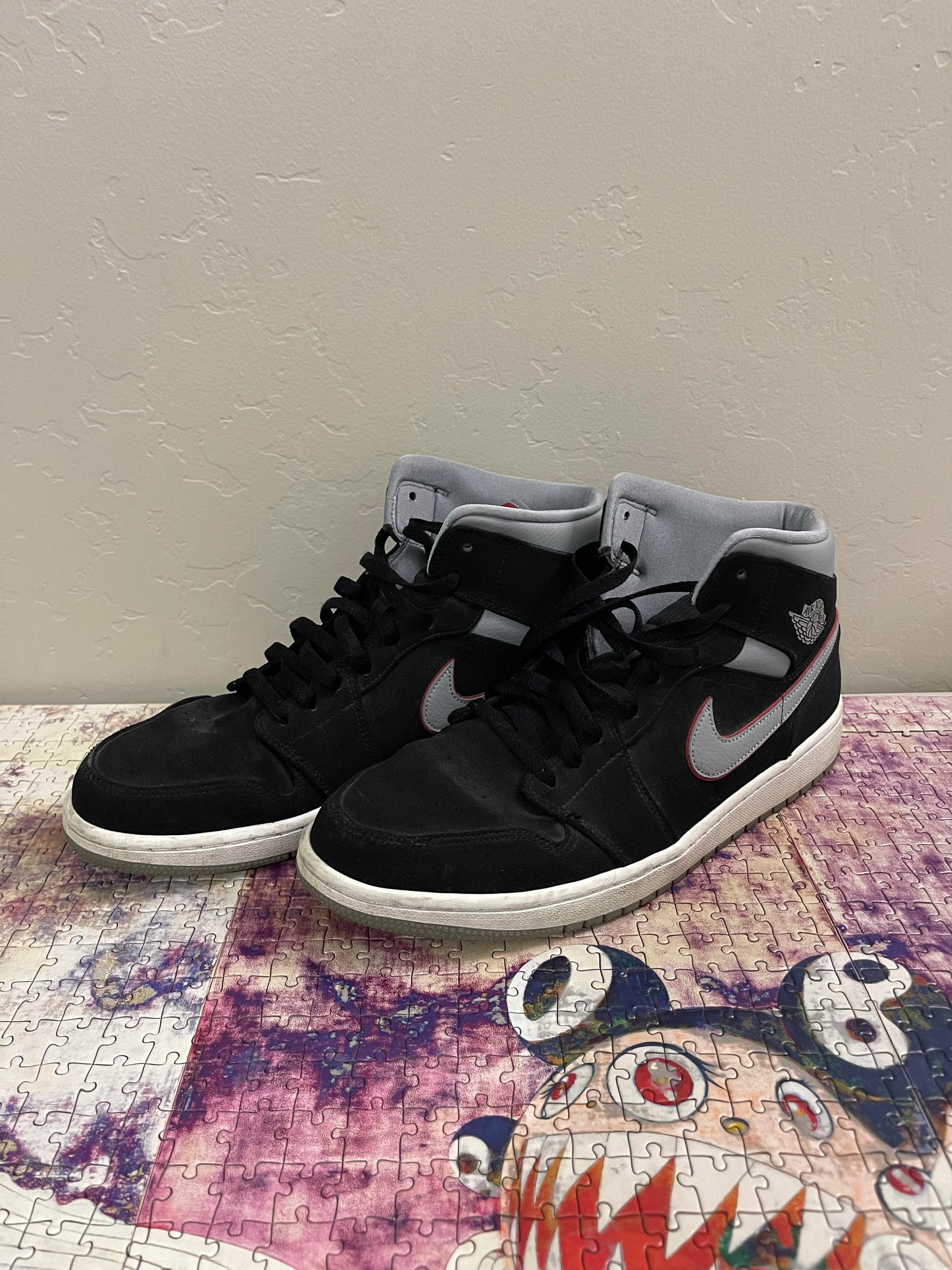 Air Jordan 1 Mid "Black Particle Grey/Gym Red"
